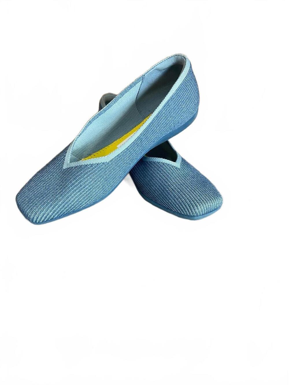 Vivaia Margot casual blue knit flats 10-10.5